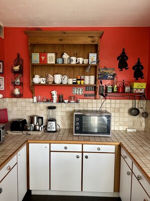 Micro-ondes, four, plaque de cuisson, lave-vaisselle