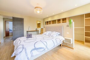 5 habitaciones, tabla de planchar con plancha, wifi y ropa de cama 