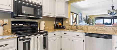 Køleskab, mikrobølgeovn, ovn, opvaskemaskine