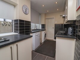 Refrigerador, lavavajillas, tetera/pava eléctrica, tostadora