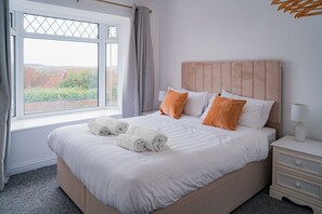 4 Schlafzimmer, Schreibtisch, Bügeleisen/Bügelbrett, Reisekinderbett