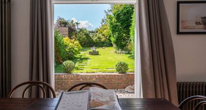 Beautiful & Peaceful 4 bedroom House in Brighton, with garden, EV & driveway