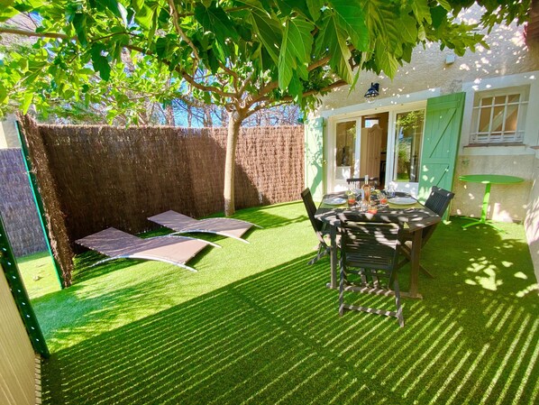 Outdoor dining - Apartment du Levant 3-star 50m beach 1 bedroom private parking Bastide du Levant (Sainte-Maxime)