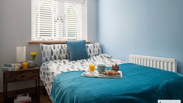 3 bedrooms, desk, iron/ironing board, free WiFi