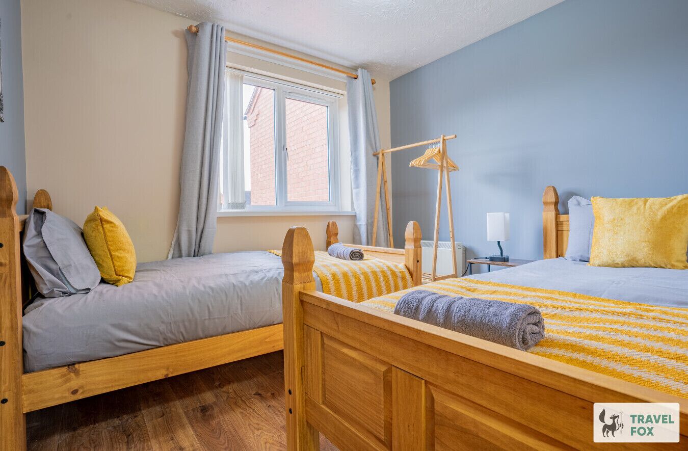 4 bedrooms, iron/ironing board, free WiFi