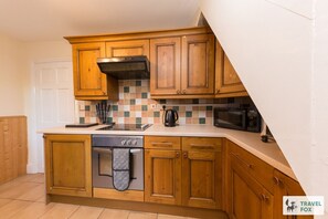 Kühlschrank, Mikrowelle, Ofen, Toaster