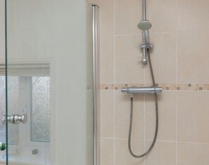 Hair dryer, towels - Rocester Rest - Near to JCB+Alton Towers, Netflix (Alton Towers & Staffordshire Villages)