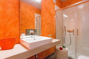 تجهيزات دش، مجففات شعر، مناشف