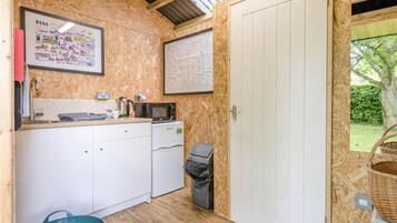 Cabin | Private kitchen | Fridge, microwave, oven, stovetop