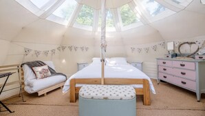 Room - Beautiful Bell Tent in Suffolk (Saxmundham)