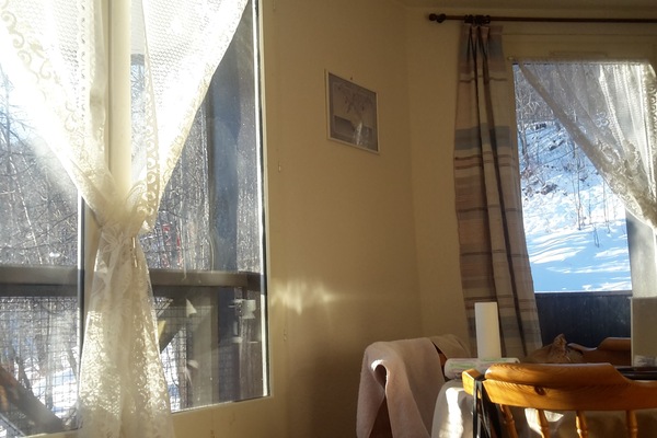 Portes-fenêtres plein soleil levant
Et balcon plein sud à midi 🌞😎👍