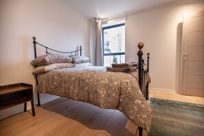 Apartment | 2 bedrooms, iron/ironing board, free WiFi - 4 The Hideaway (St Leonards-On-Sea)