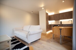 Apartment | Living area - 4 The Hideaway (St Leonards-On-Sea)