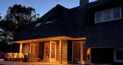 Grauwe Duun, a beautiful villa for 10 people close to the beach entrance.