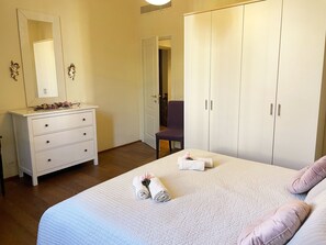 2 slaapkamers, reisbedje, wifi, beddengoed