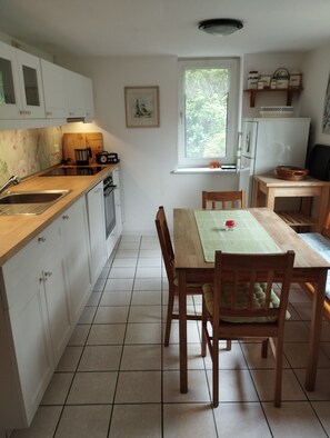 Fridge, oven, stovetop, toaster