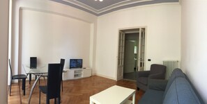 Living area - Very central apartment opposite the Russian Church, with large garden. (Sanremo)