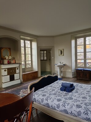 8 chambres, fer et planche à repasser, Wi-Fi gratuit