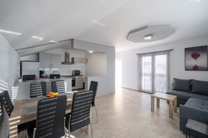 Living area - Cozy family apartment with great sea view! (Gornji Karin)