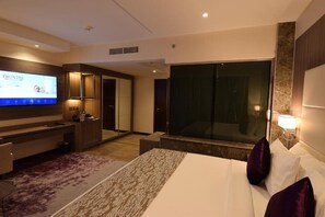 Superior Single Room, 1 King Bed | In-room safe, desk, soundproofing, iron/ironing board - Paradise Elite Hotel Tahlia (Jeddah)