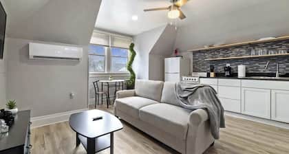 Simple and Clean One Bedroom Apt in Highland Park