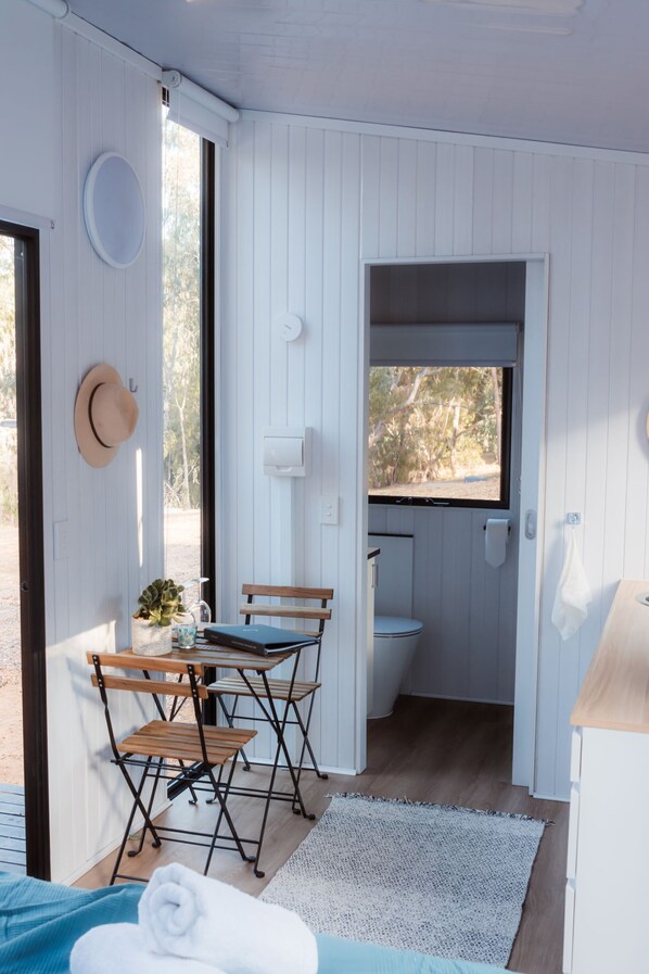 1 bedroom, WiFi, bed sheets - Djindarup Retreat 2 by Tiny Away (Margaret River)