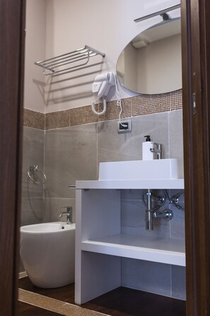 Deluxe Room | Bathroom - Affittacamere Le Dimore del Riccio (Foggia)