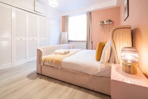 1 soverom, strykejern/-brett, wi-fi og sengetøy