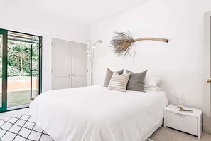 3 bedrooms, iron/ironing board, travel cot, WiFi - Camp Acacia - Family retreat (Taupo)