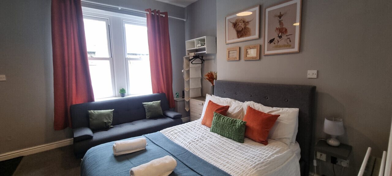 Desk, iron/ironing board, WiFi, bed sheets