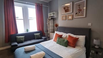 Desk, iron/ironing board, WiFi, bed sheets