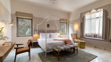 Desk, free WiFi, bed sheets