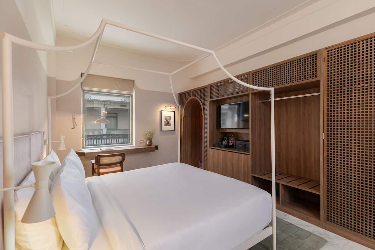 1 bedroom, desk, free WiFi, bed sheets