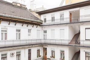 Exterior - Stay One Step From Opera Andr ssy avenue (Budapest)