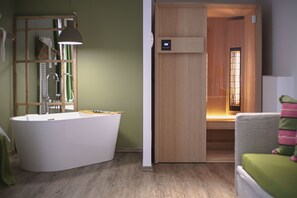 Suite, sauna | 1 dormitorio, edredones de plumas, minibar y caja fuerte