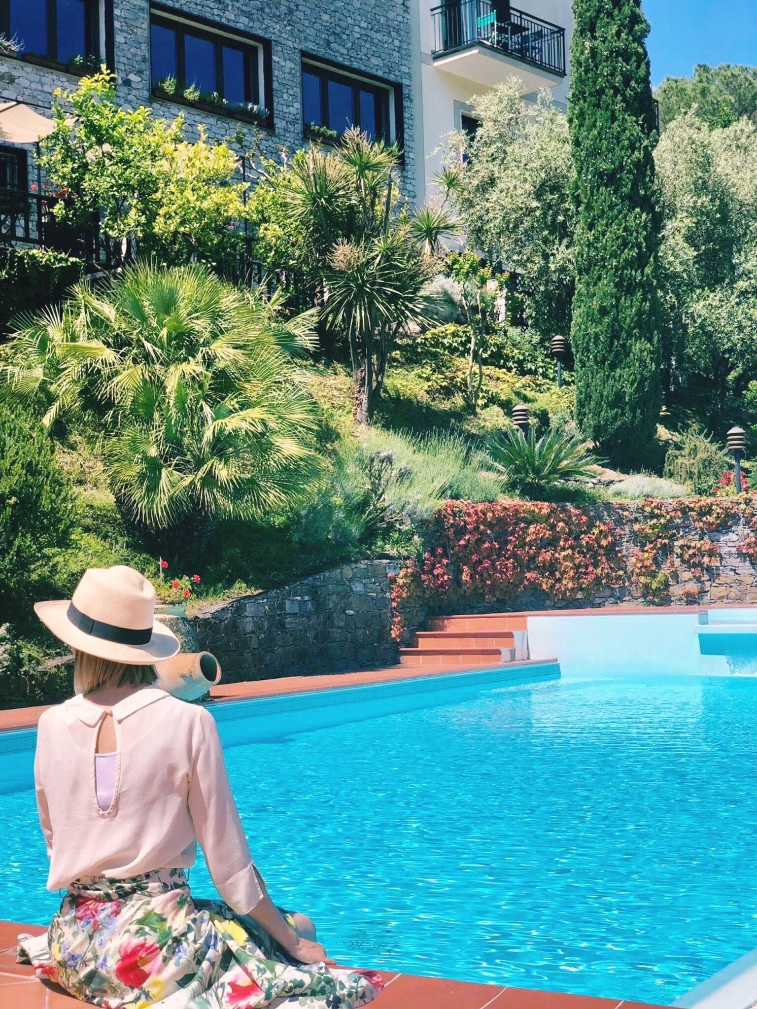 Seasonal outdoor pool, open 8:00 AM to 8:00 PM, pool loungers