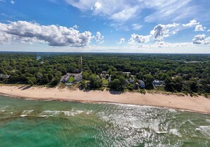 Beach nearby - Inn Like a Lamb | Pool, Hot Tub, Fire Pit, Putting Green | Dog Pet Friendly (South Haven)