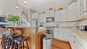 Frigorífic, microones, forn i placa de cuina 