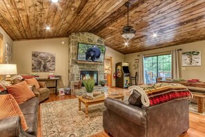 Smart-tv en een open haard