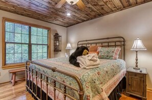 2 slaapkamers, een strijkplank/strijkijzer, wifi, beddengoed