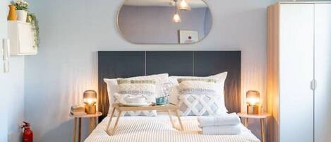 Iron/ironing board, WiFi, bed sheets
