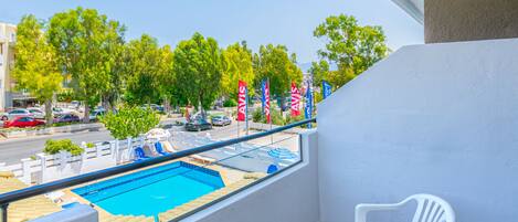 Zweibettzimmer | Schreibtisch, Verdunkelungsvorhänge, kostenlose Babybetten, Bettwäsche