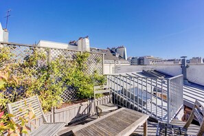 Property grounds - Dreamy Rive Gauche / Modern 2 Bed Apt in Paris (Paris)