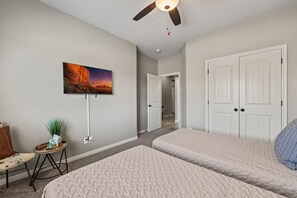 3 Schlafzimmer, Schreibtisch, Bügeleisen/Bügelbrett, kostenloses WLAN