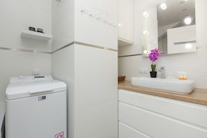 Apartment, 1 Bedroom, Balcony | Bathroom | Towels, toilet paper - Łodź One Bedroom & Balcony by Renters (Lodz)