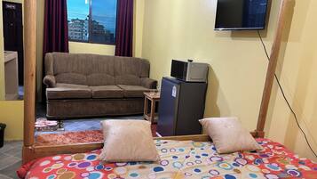 Basic Room, Kitchenette, City View | Laptop workspace, blackout drapes, soundproofing, iron/ironing board