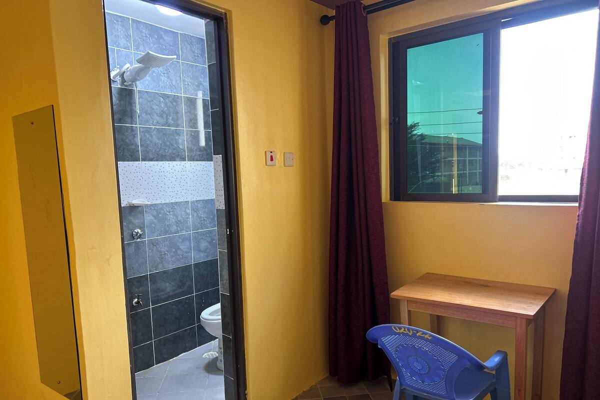 Basic Room, Kitchenette, City View | Bathroom