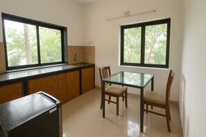 In-room dining - Jungle by sturmfrei Vagator (Vagator)