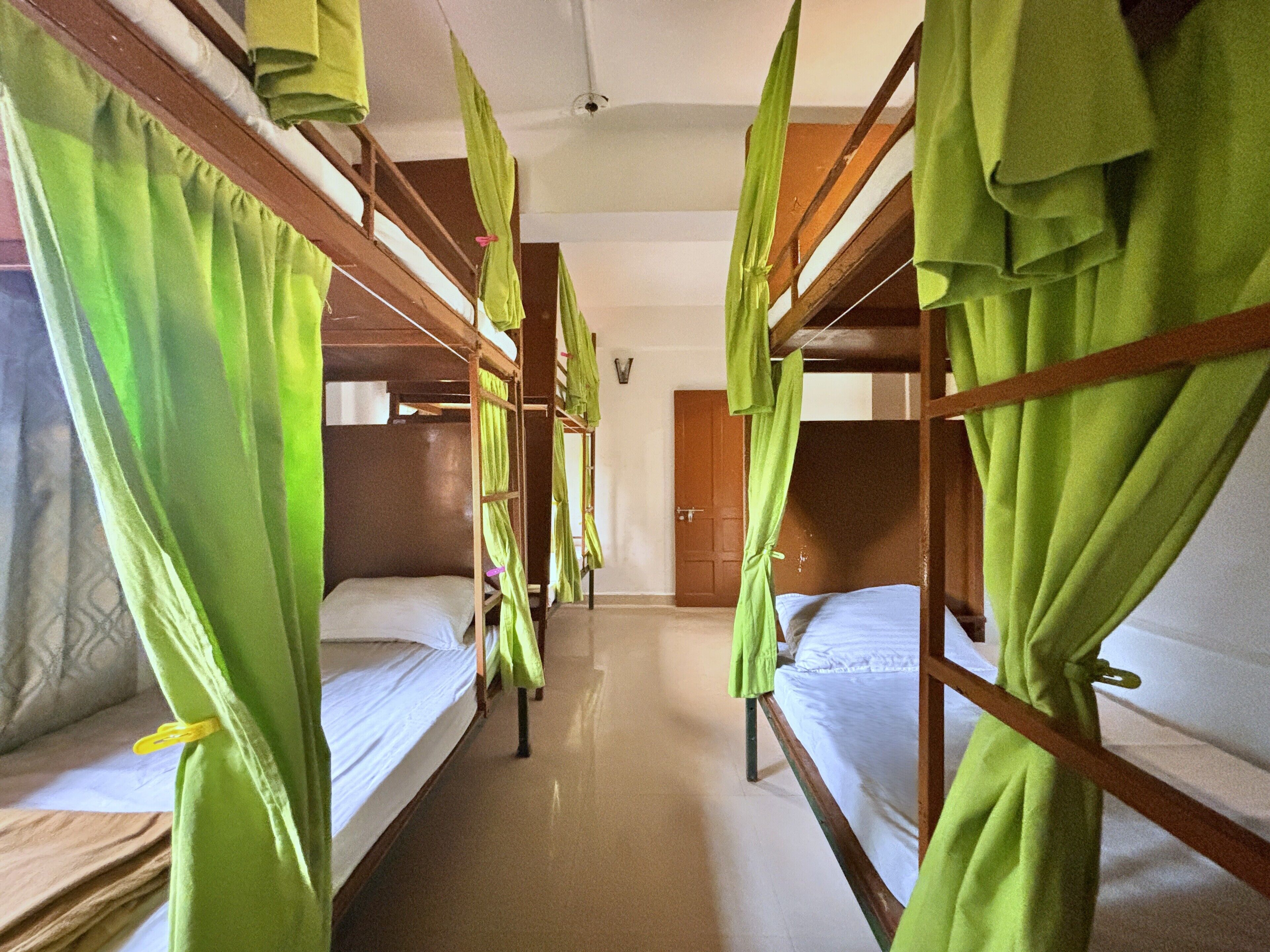 华丽宿舍, 男女混合宿舍 | 隔音、免费 WiFi、床单