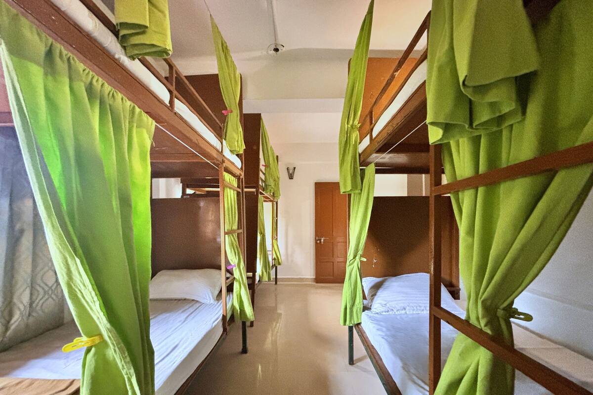 Soundproofing, free WiFi, bed sheets